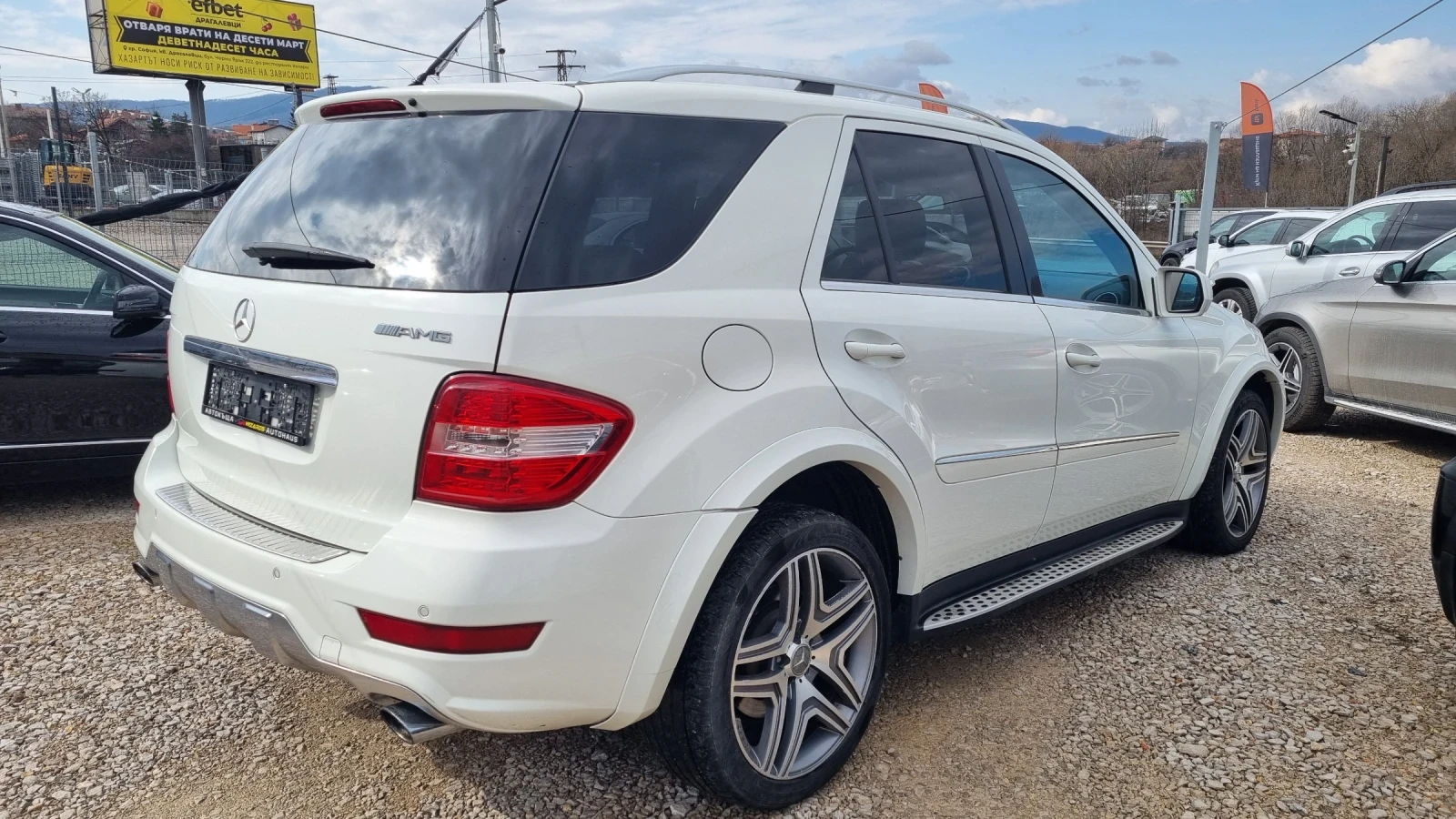 Mercedes-Benz ML 350 AMG 4Matic Harman Kardon, снимка 4 - Автомобили и джипове - 53724261
