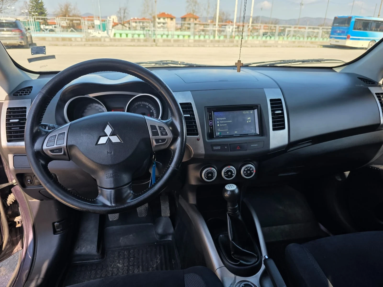 Mitsubishi Outlander 2, 4 , снимка 7 - Автомобили и джипове - 53847343