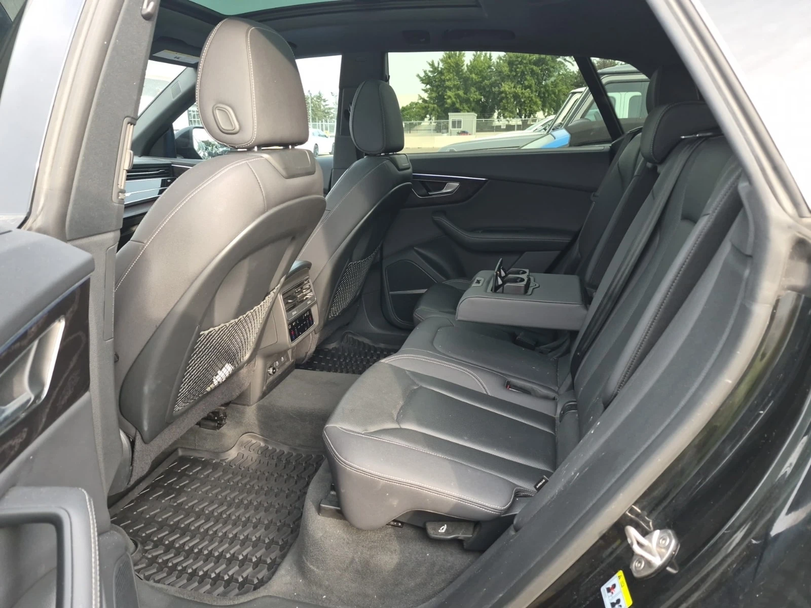 Audi Q8 55TFSi * S LINE * PROGRESSIV * CARFAX * , снимка 10 - Автомобили и джипове - 56025617