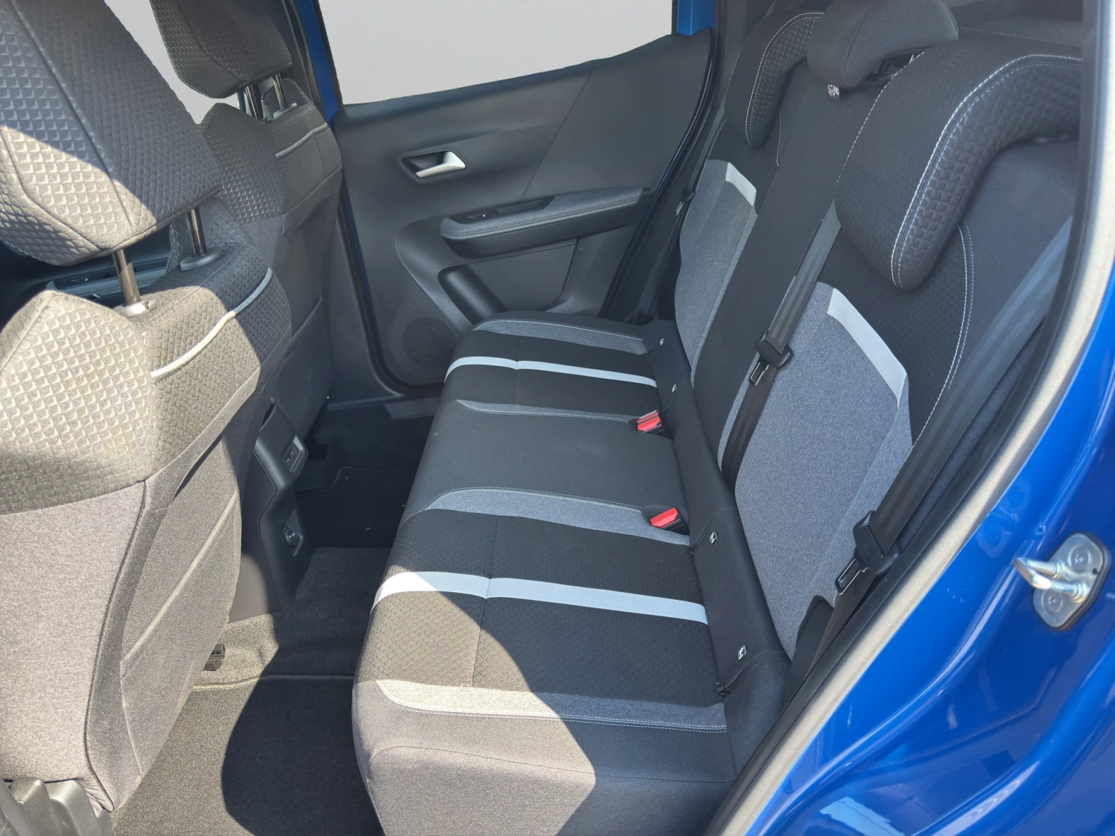 Opel Frontera Ultimate 48V Hybrid 107kW/145Hp, снимка 9 - Автомобили и джипове - 56028790
