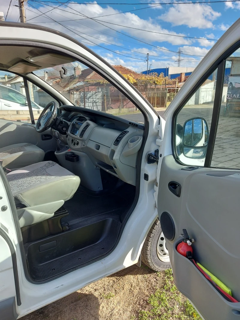 Opel Vivaro дълга база, снимка 6 - Бусове и автобуси - 52572282