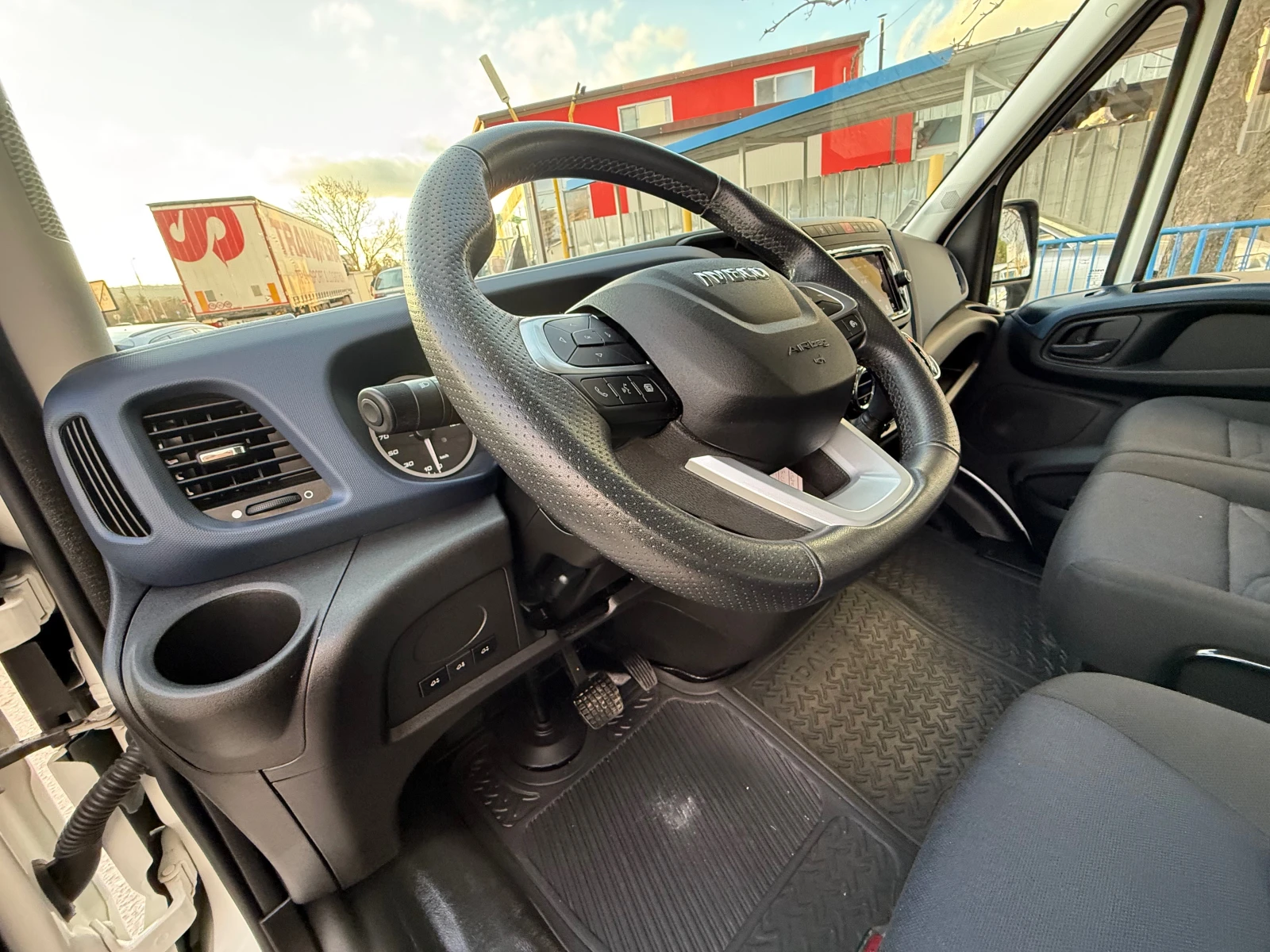 Iveco Daily 35S18 HI MATIC 3.0 D - изображение 8