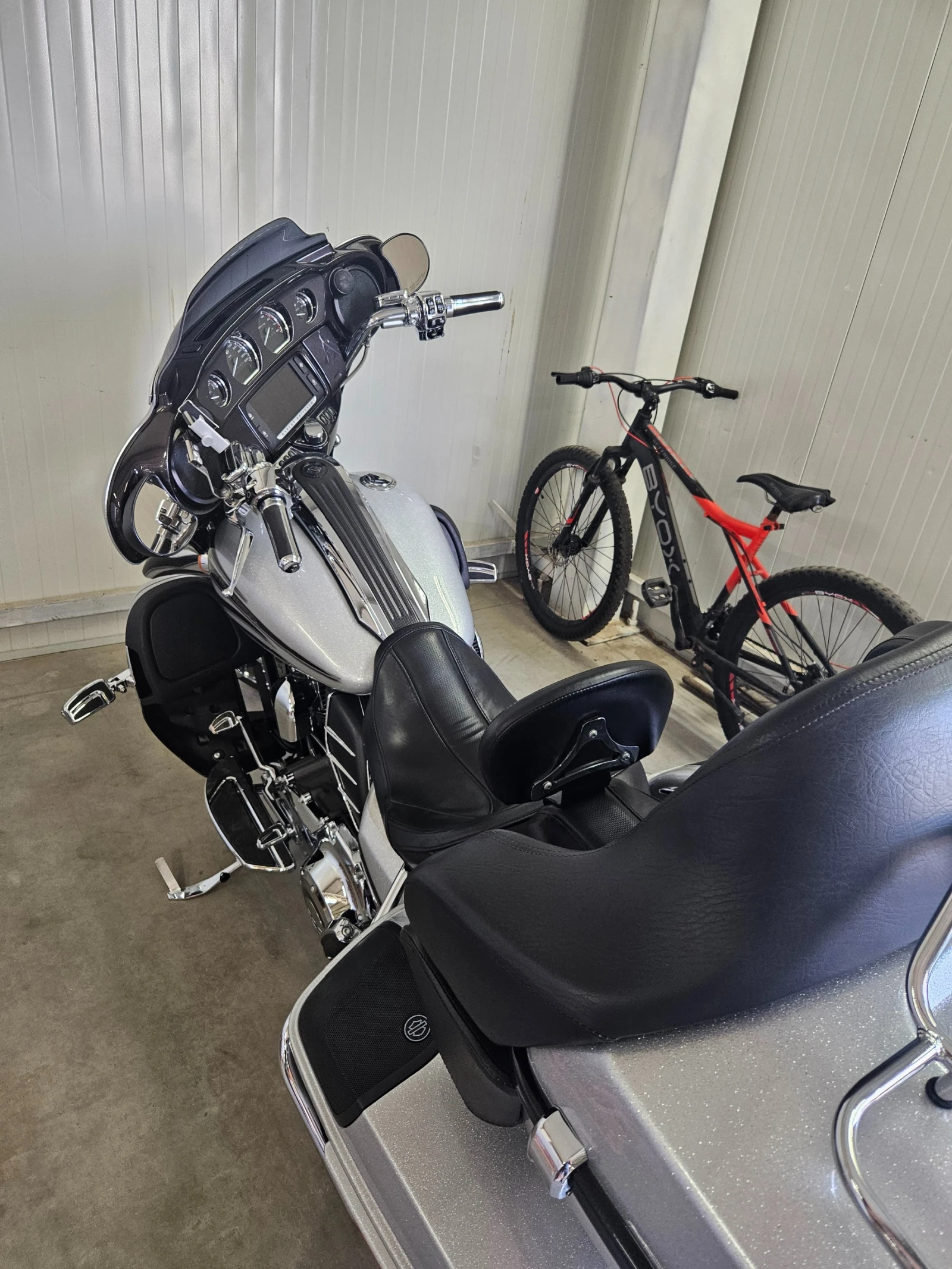 Harley-Davidson CVO, снимка 8 - Мотоциклети и мототехника - 55999328