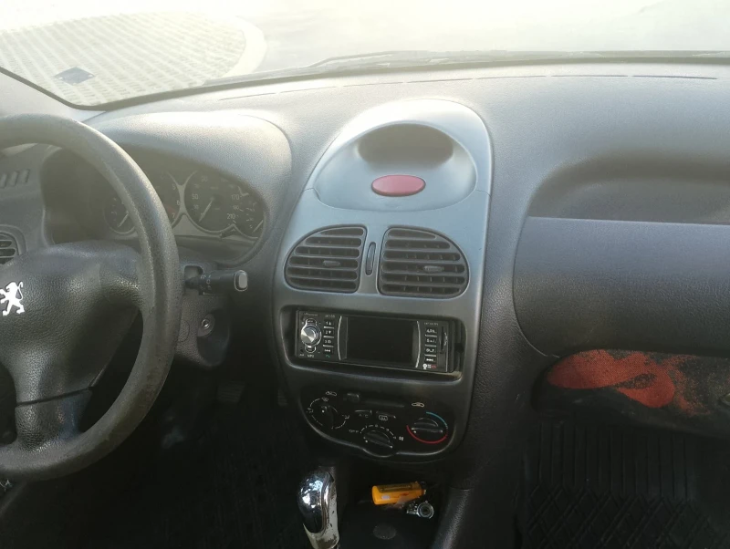 Peugeot 206 1.6 I, снимка 5 - Автомобили и джипове - 47933760