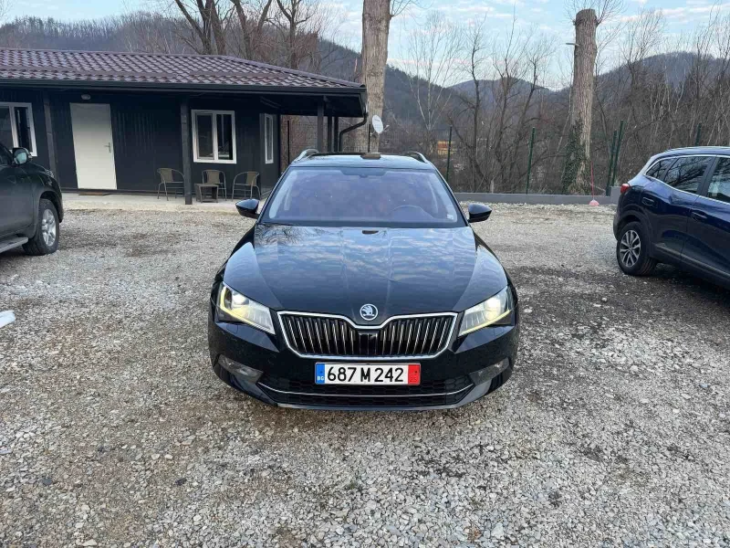 Skoda Superb Комби, снимка 1 - Автомобили и джипове - 49422232