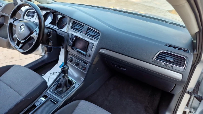 VW Golf 1.6TDi-110k.c.= 6-скорости= Сервизна история!, снимка 14 - Автомобили и джипове - 52618631