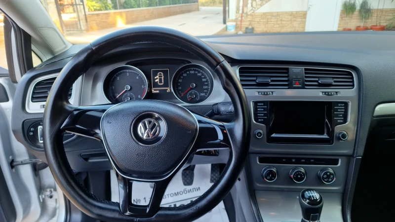 VW Golf 1.6TDi-110k.c.= 6-скорости= Сервизна история!, снимка 12 - Автомобили и джипове - 52618631