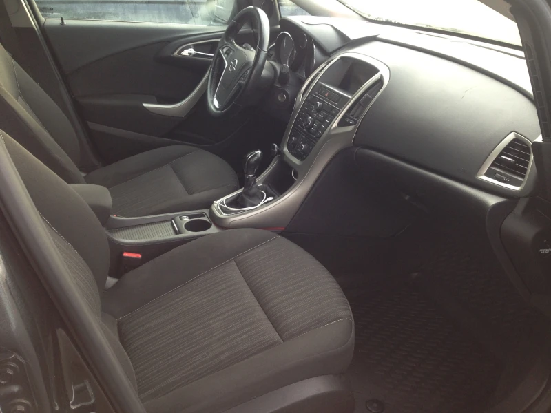 Opel Astra 1.7TDi/125/6ск/NAVI/SportsTourer/Eur5, снимка 4 - Автомобили и джипове - 52704951