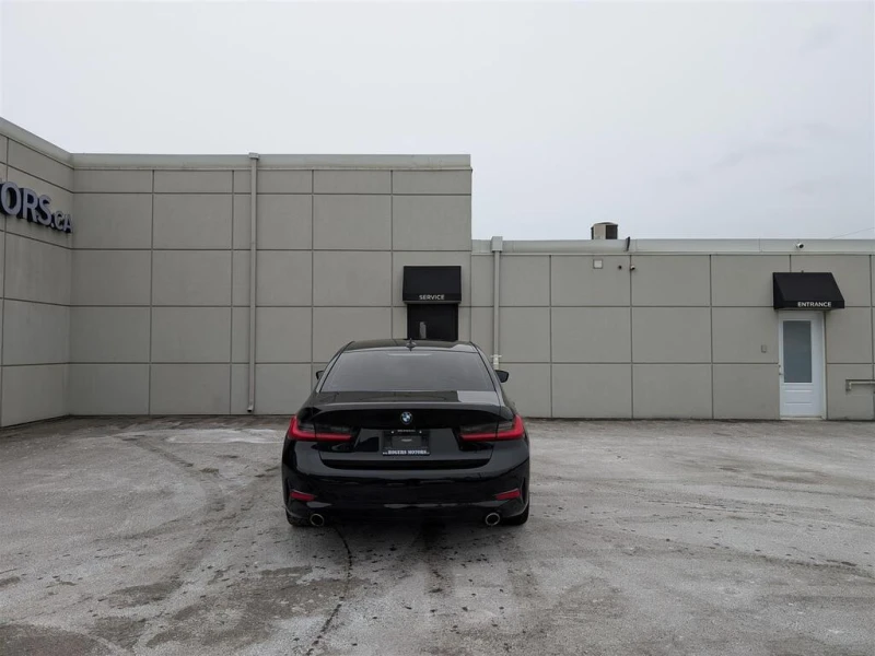 BMW 330 * XDRIVE NAVI SUNROOF TECH FEATS * CARFAX * ЦЕНА Д, снимка 4 - Автомобили и джипове - 52829597