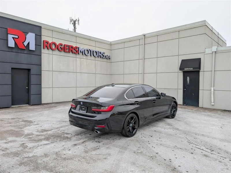 BMW 330 * XDRIVE NAVI SUNROOF TECH FEATS * CARFAX * ЦЕНА Д, снимка 5 - Автомобили и джипове - 52829597