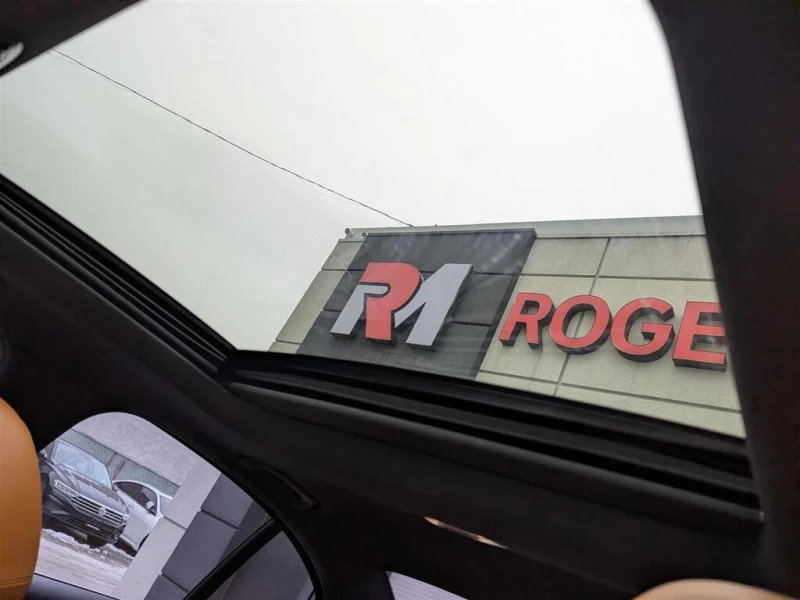 BMW 330 * XDRIVE NAVI SUNROOF TECH FEATS * CARFAX * ЦЕНА Д, снимка 13 - Автомобили и джипове - 52829597