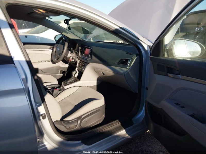 Hyundai Elantra 2l Sel, снимка 5 - Автомобили и джипове - 53395795