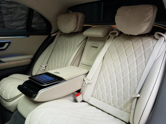 Mercedes-Benz S 350 D 4MATIC* BURM* 360* AMG LINE* PANO* HEAD UP* Обду, снимка 9 - Автомобили и джипове - 54710048