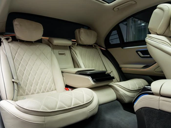 Mercedes-Benz S 350 D 4MATIC* BURM* 360* AMG LINE* PANO* HEAD UP* Обду, снимка 17 - Автомобили и джипове - 54710048