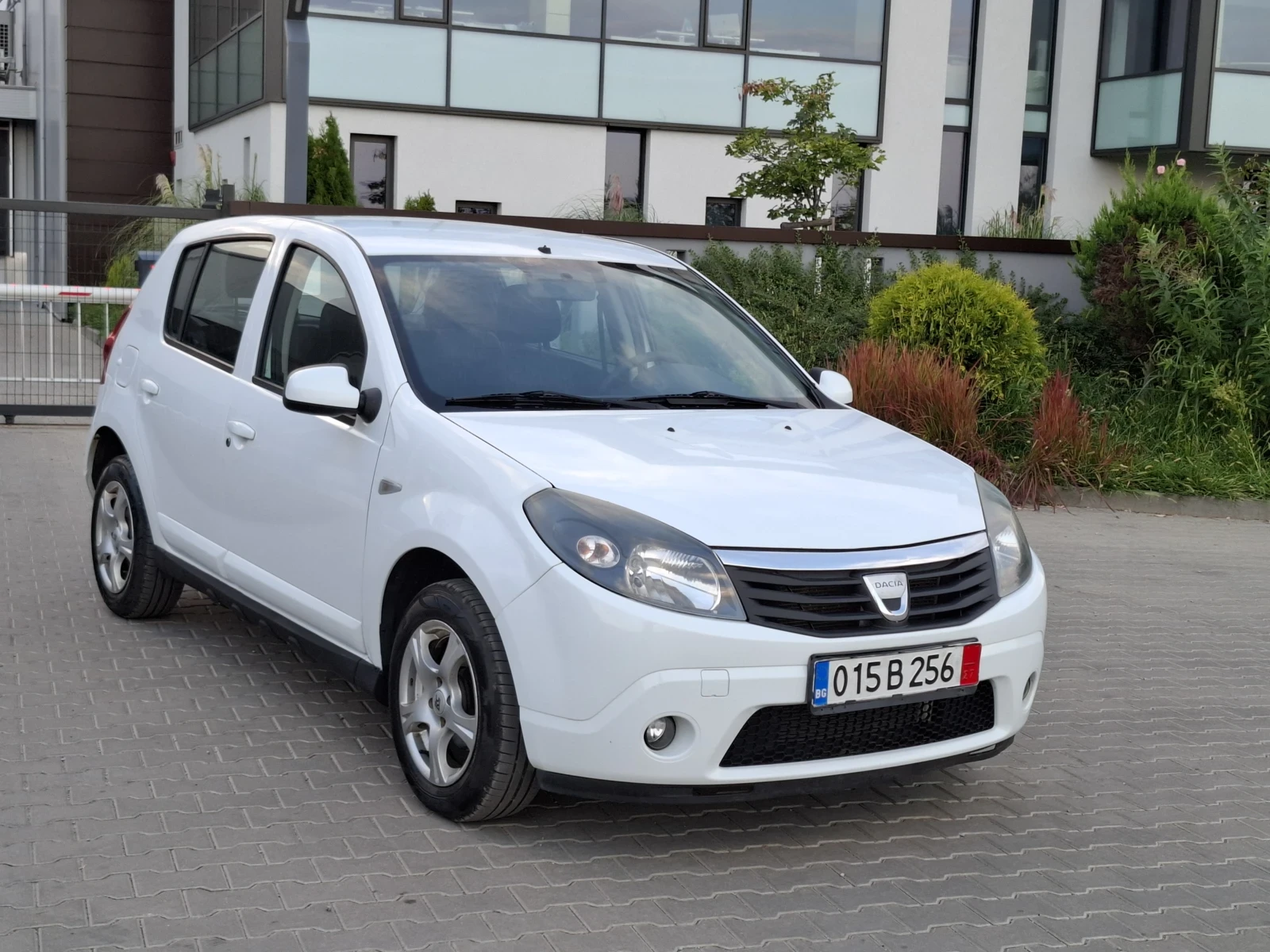 Dacia Sandero 1.2i* (75кс)* * FACELIFT* * HОВ ВНОС* *  - изображение 8