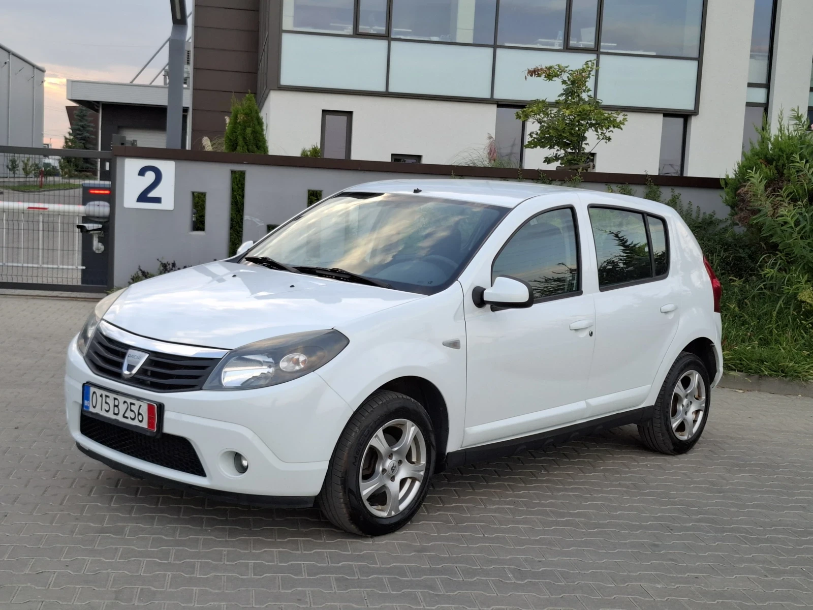 Dacia Sandero 1.2i* (75кс)* * FACELIFT* * HОВ ВНОС* *  - изображение 3