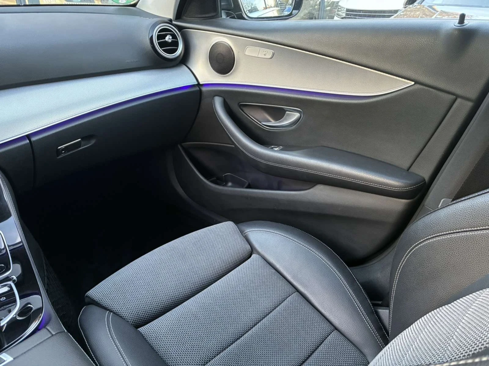 Mercedes-Benz E 350 9G Tronic/Digital/Ambient/360 - изображение 9