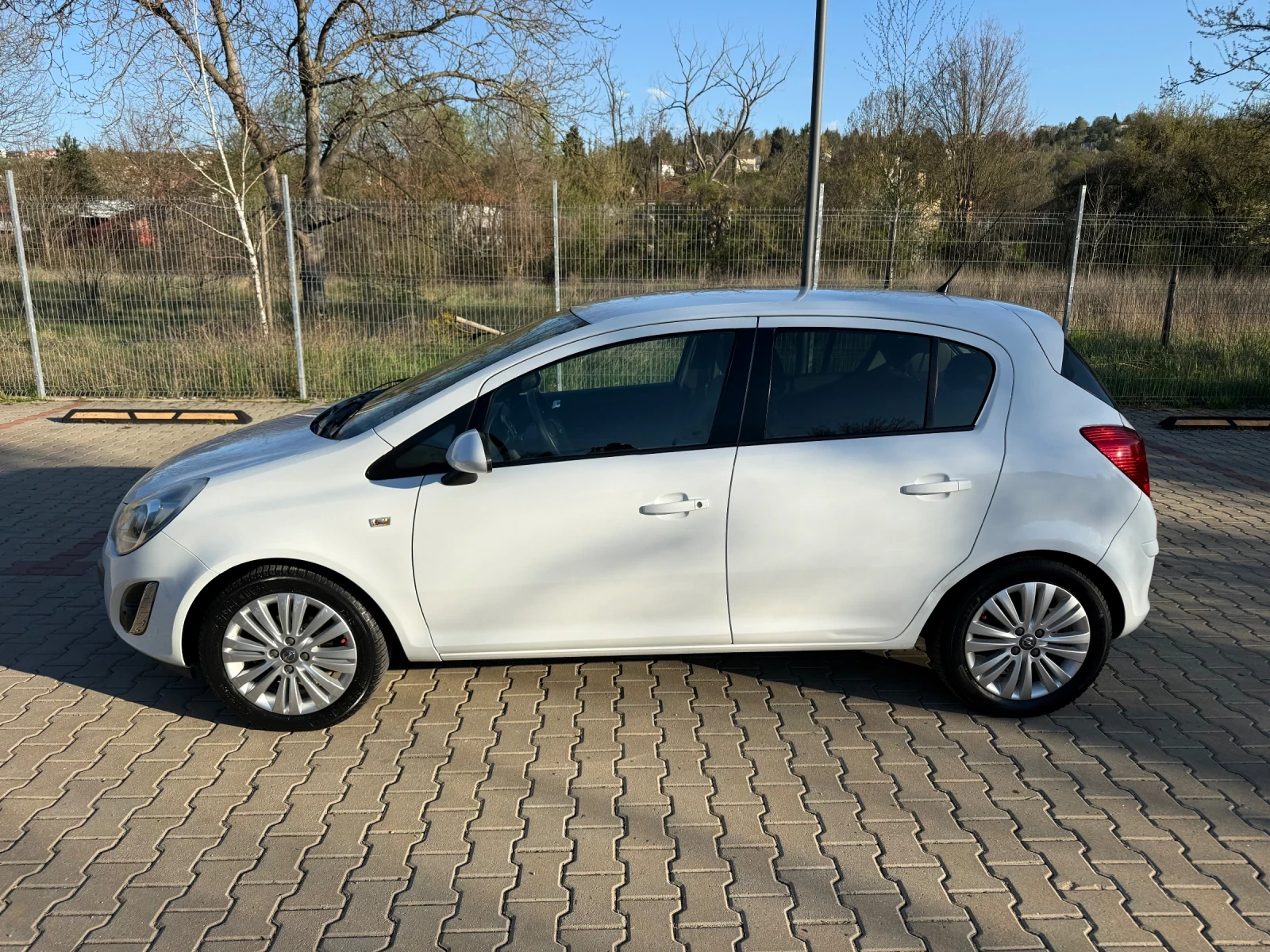 Opel Corsa 1.2i euro 5, снимка 3 - Автомобили и джипове - 54250975