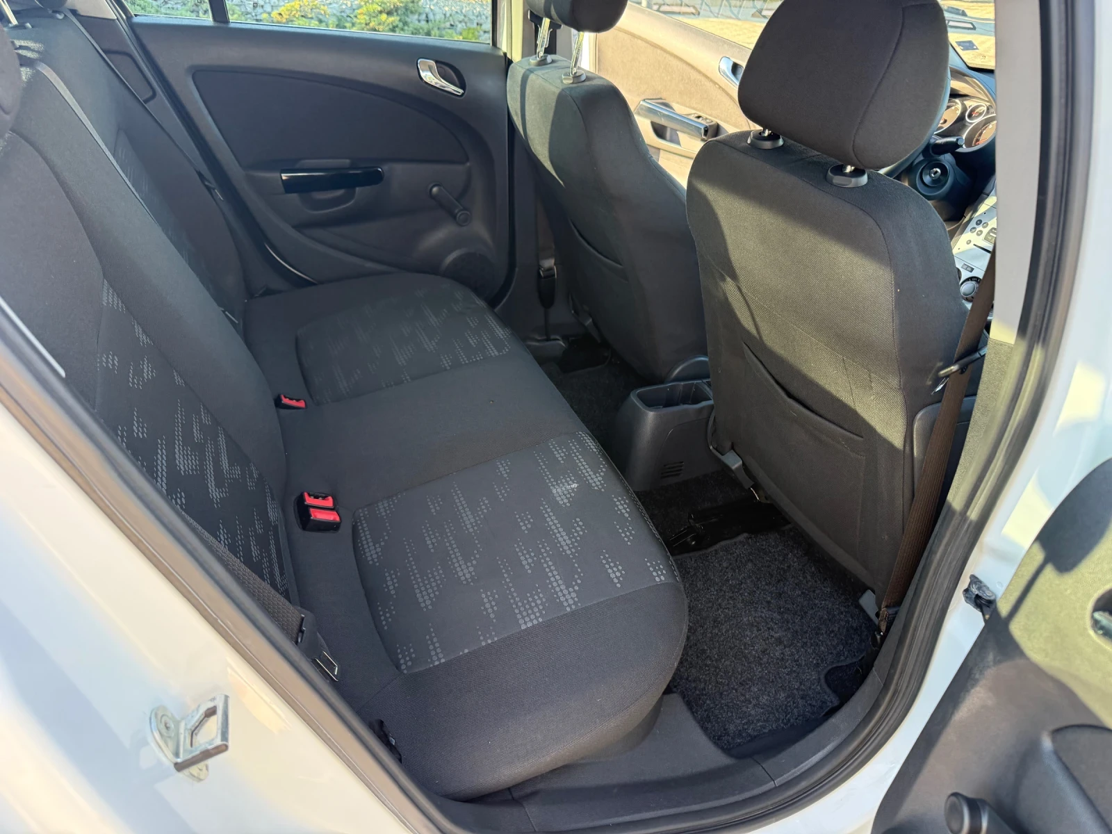 Opel Corsa 1.2i euro 5, снимка 14 - Автомобили и джипове - 54250975