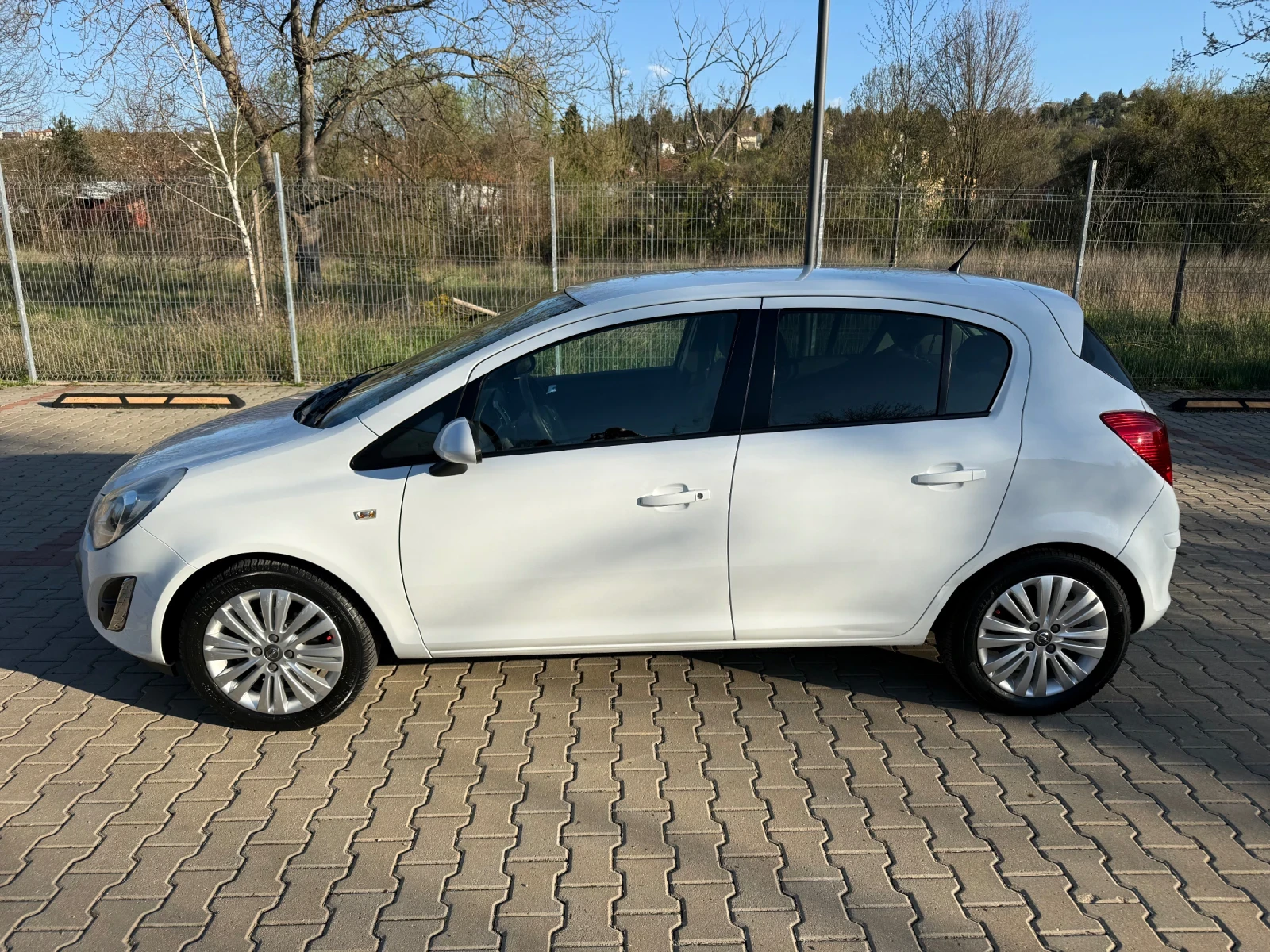 Opel Corsa 1.2i euro 5, снимка 4 - Автомобили и джипове - 54250975