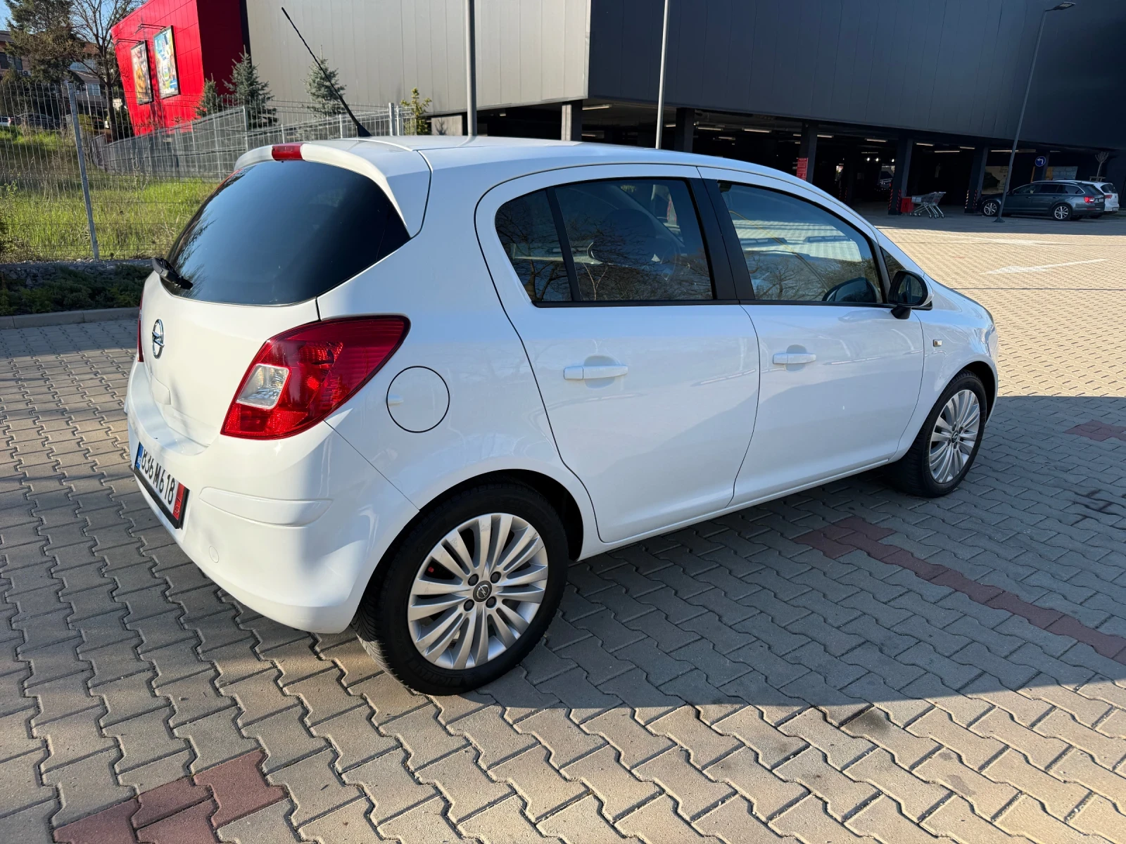 Opel Corsa 1.2i euro 5, снимка 9 - Автомобили и джипове - 54250975