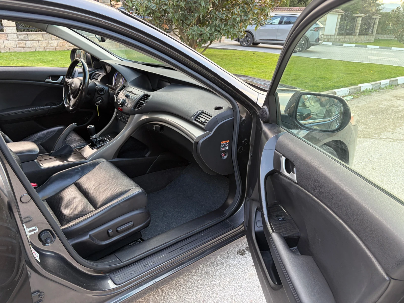 Honda Accord 2.2 i-DTEC, снимка 10 - Автомобили и джипове - 54543105
