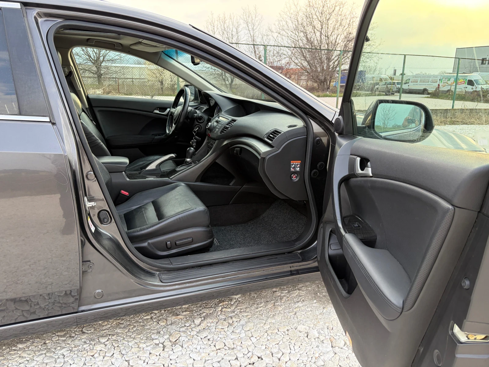 Honda Accord 2.4 i-VTEC Executive! Сервизна история!, снимка 12 - Автомобили и джипове - 54543105