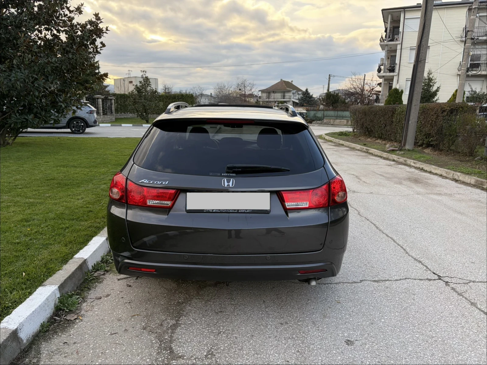 Honda Accord 2.2 i-DTEC, снимка 4 - Автомобили и джипове - 54543105
