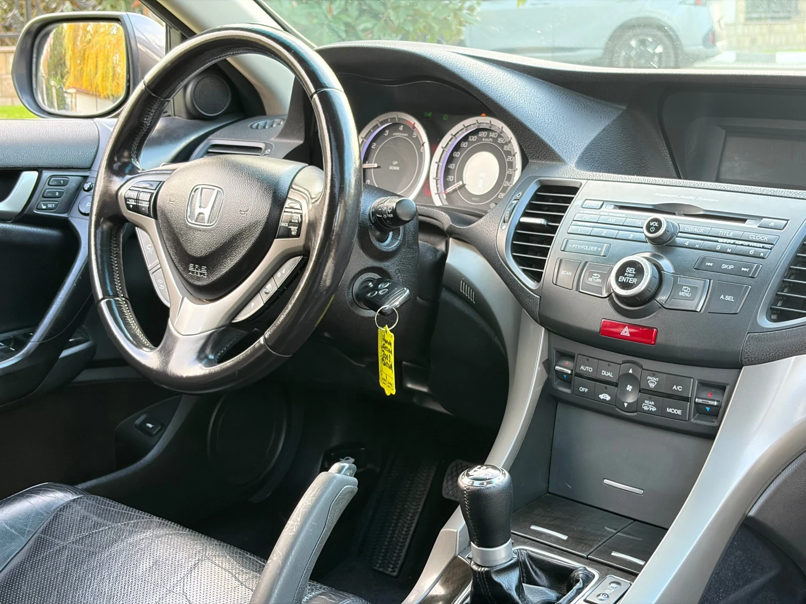 Honda Accord 2.2 i-DTEC, снимка 12 - Автомобили и джипове - 54543105