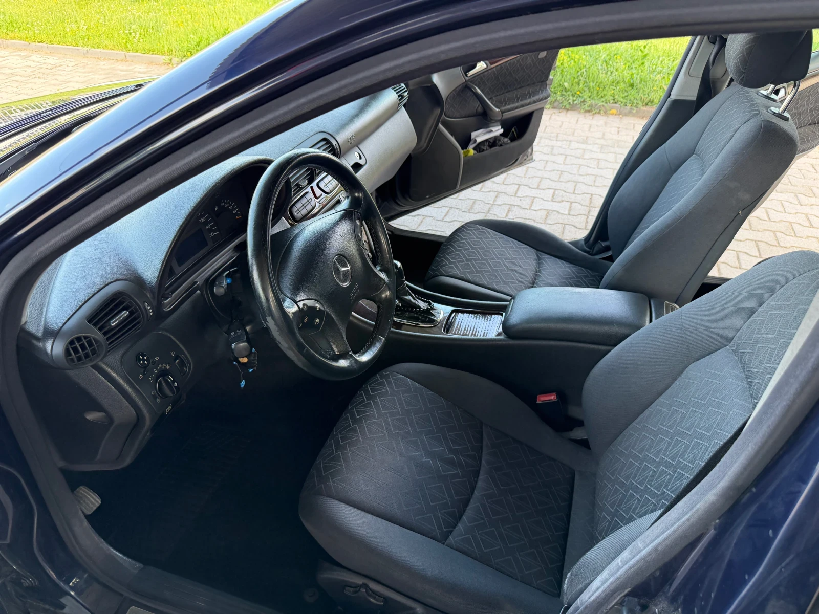 Mercedes-Benz C 220 CDI АВТОМАТИК, снимка 6 - Автомобили и джипове - 54857764