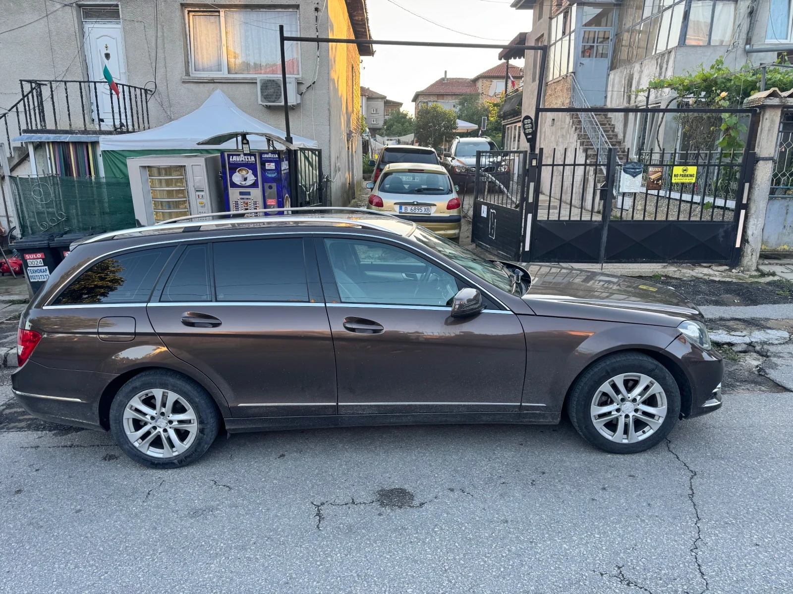 Mercedes-Benz C 200, снимка 2 - Автомобили и джипове - 54962561