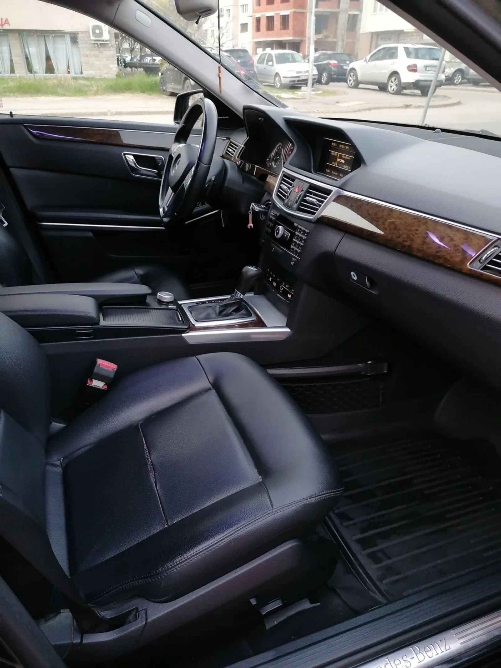 Mercedes-Benz E 200 CDI , снимка 9 - Автомобили и джипове - 55330264