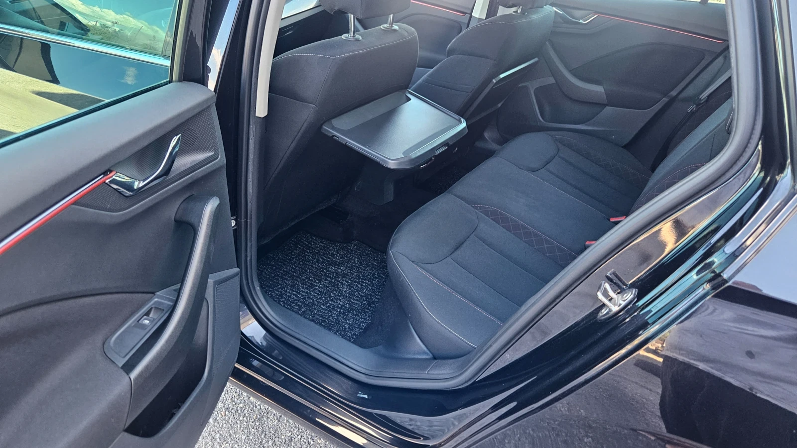 Skoda Scala 63000КМ. FULL LED KEYLESS CARPLAY, снимка 8 - Автомобили и джипове - 55619717