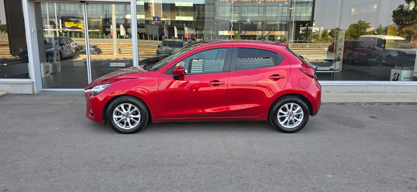 Mazda 2 HAZUMI Passion Red, снимка 2 - Автомобили и джипове - 55799452