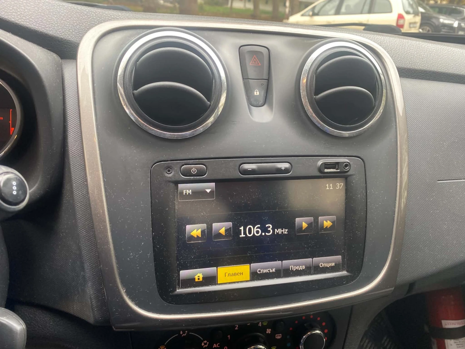 Dacia Sandero 1.5 dci, снимка 9 - Автомобили и джипове - 56660268
