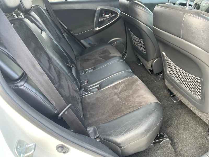 Toyota Rav4 Automat, снимка 8 - Автомобили и джипове - 48011059