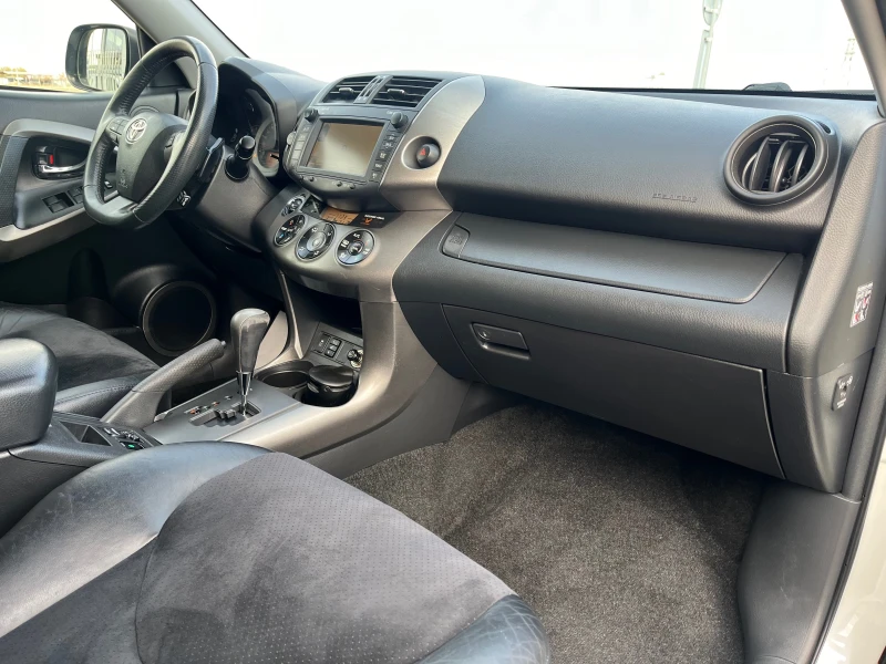 Toyota Rav4 Automat, снимка 9 - Автомобили и джипове - 48011059