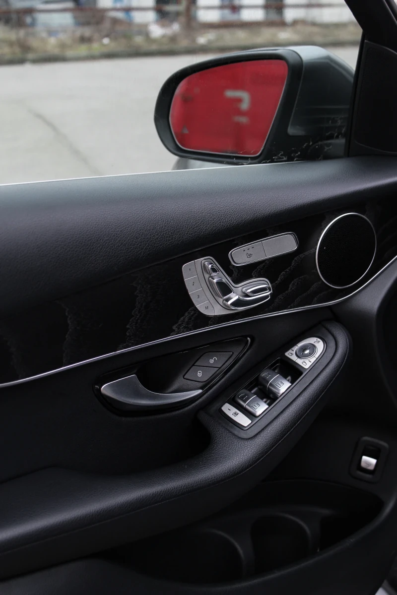 Mercedes-Benz GLC 300 AMG* 4MATIC* PANORAMA* ЛИЗИНГ, снимка 10 - Автомобили и джипове - 53132369