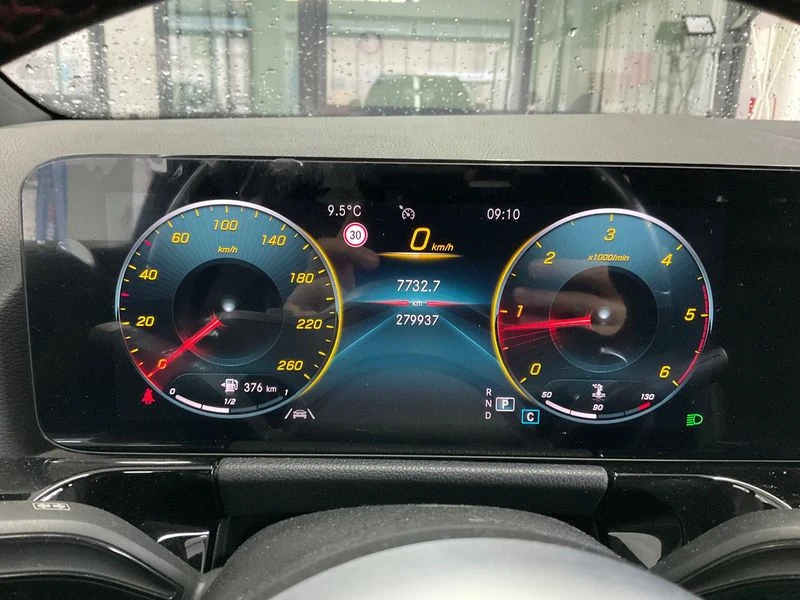 Mercedes-Benz GLA 200 d AMG Line, снимка 13 - Автомобили и джипове - 53425529