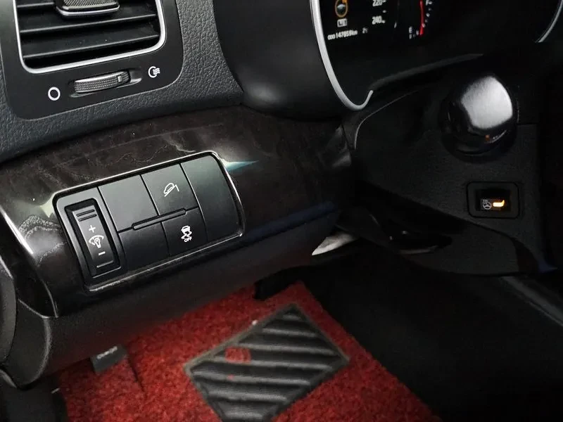 Kia Sorento 2.0 2WD, снимка 17 - Автомобили и джипове - 54264150