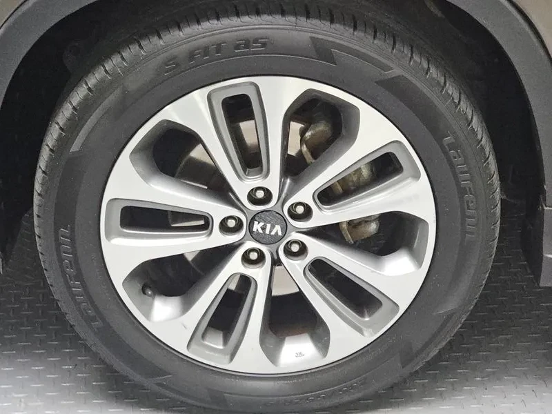 Kia Sorento 2.0 2WD, снимка 5 - Автомобили и джипове - 54264150