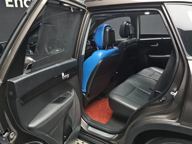 Kia Sorento 2.0 2WD, снимка 12 - Автомобили и джипове - 54264150