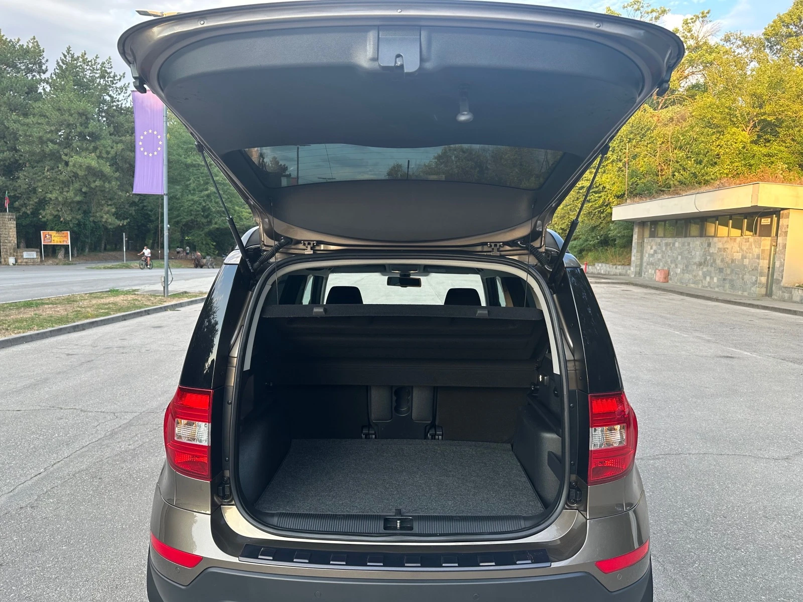 Skoda Yeti 2.0TDI* 4x4* FaceLift* Keyless Go* *  | Mobile.bg   12