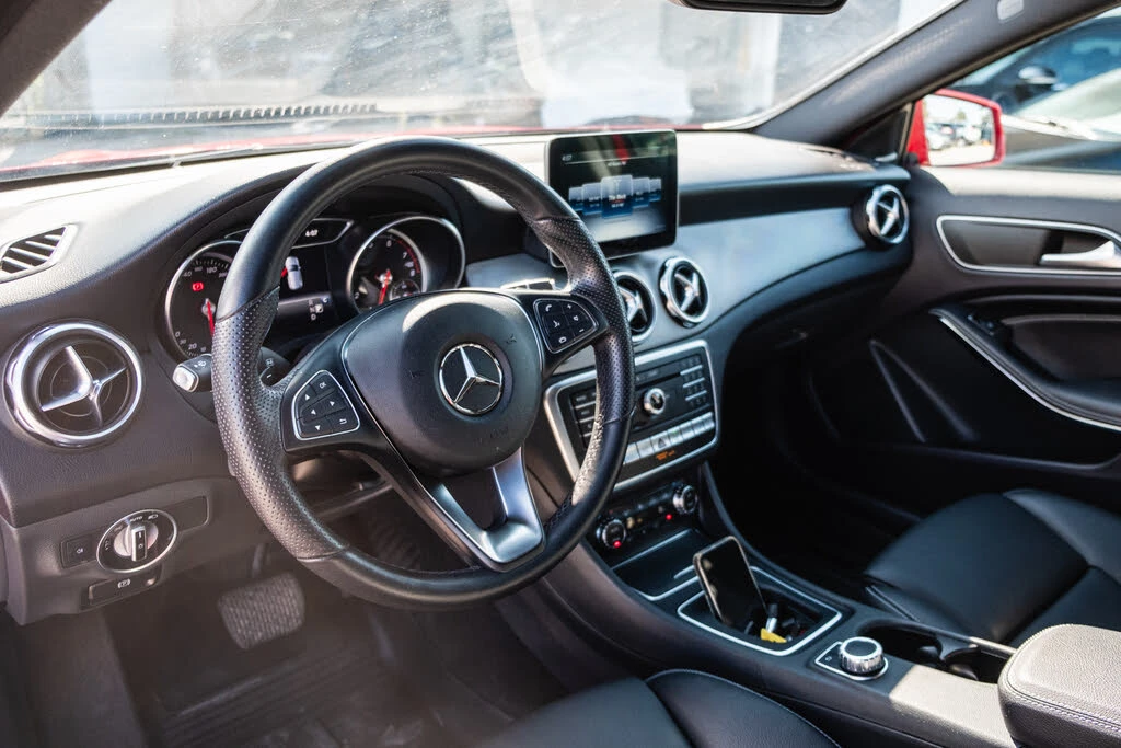 Mercedes-Benz GLA 250 4 MATIC * АвтоКредит (ЦЕНА ДО БГ), снимка 10 - Автомобили и джипове - 53757436