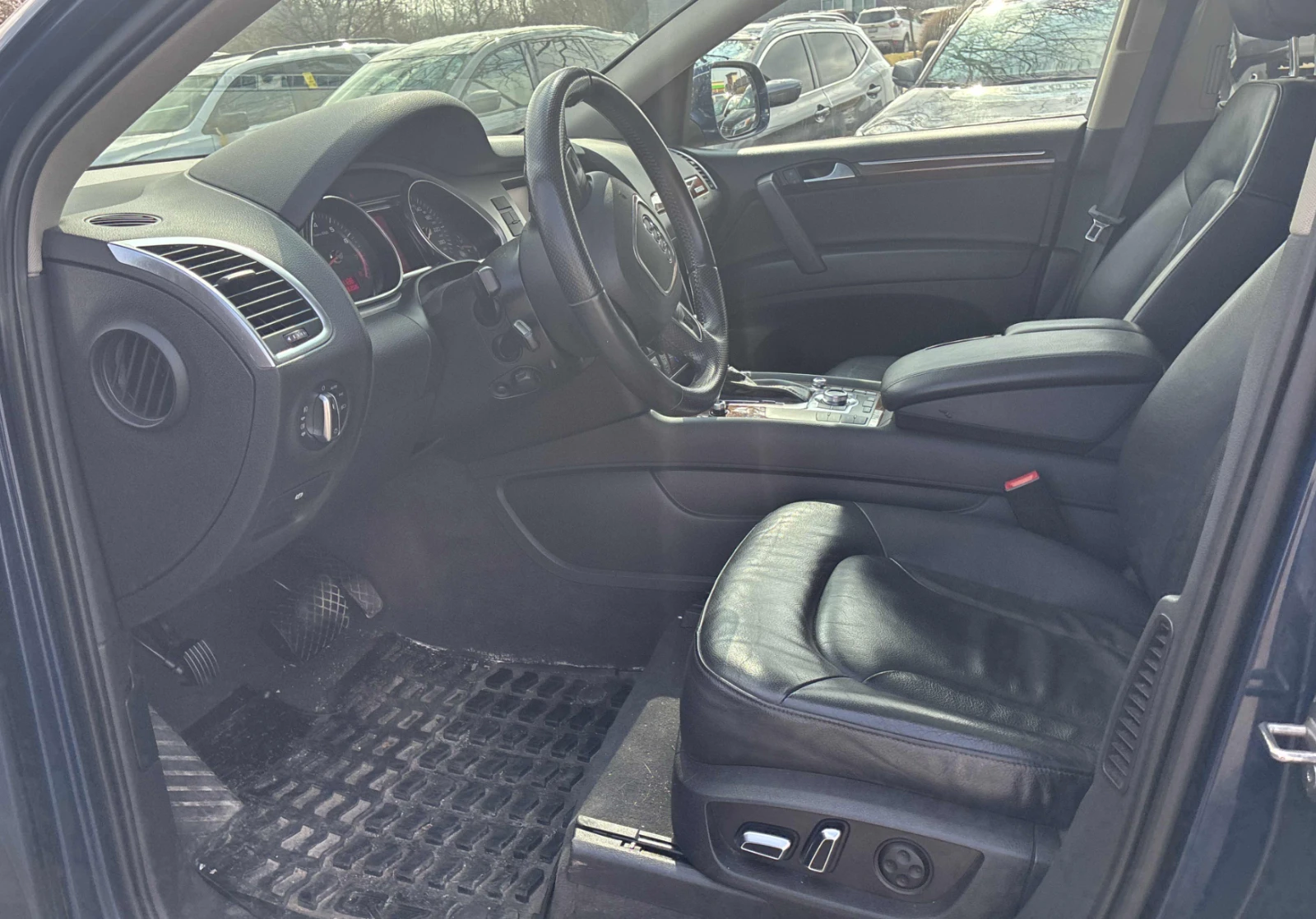 Audi Q7 3.0L Sport* Кожа* Подгрев* втори чифт джанти с гум, снимка 6 - Автомобили и джипове - 53880742