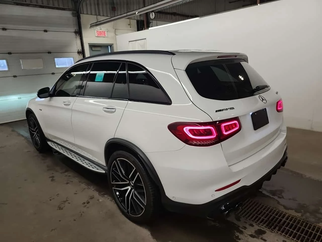 Mercedes-Benz GLC * AMG 43 * CARFAX * ЦЕНА ДО БГ, снимка 6 - Автомобили и джипове - 53928300