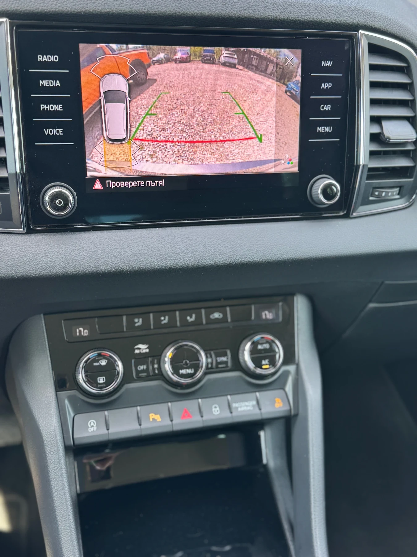 Skoda Karoq 2.0 TDI 150 kc , снимка 11 - Автомобили и джипове - 54774463