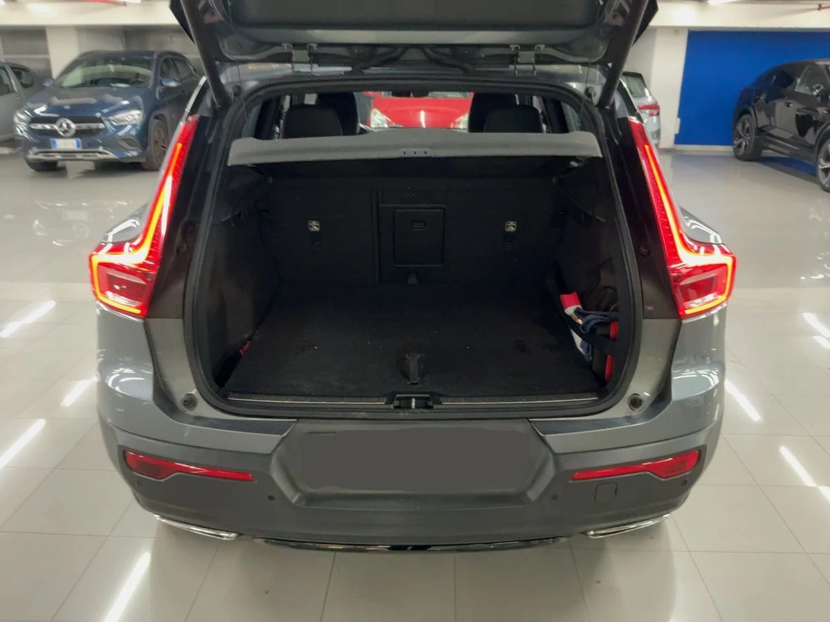 Volvo XC40 D3 R-design, снимка 17 - Автомобили и джипове - 56222289