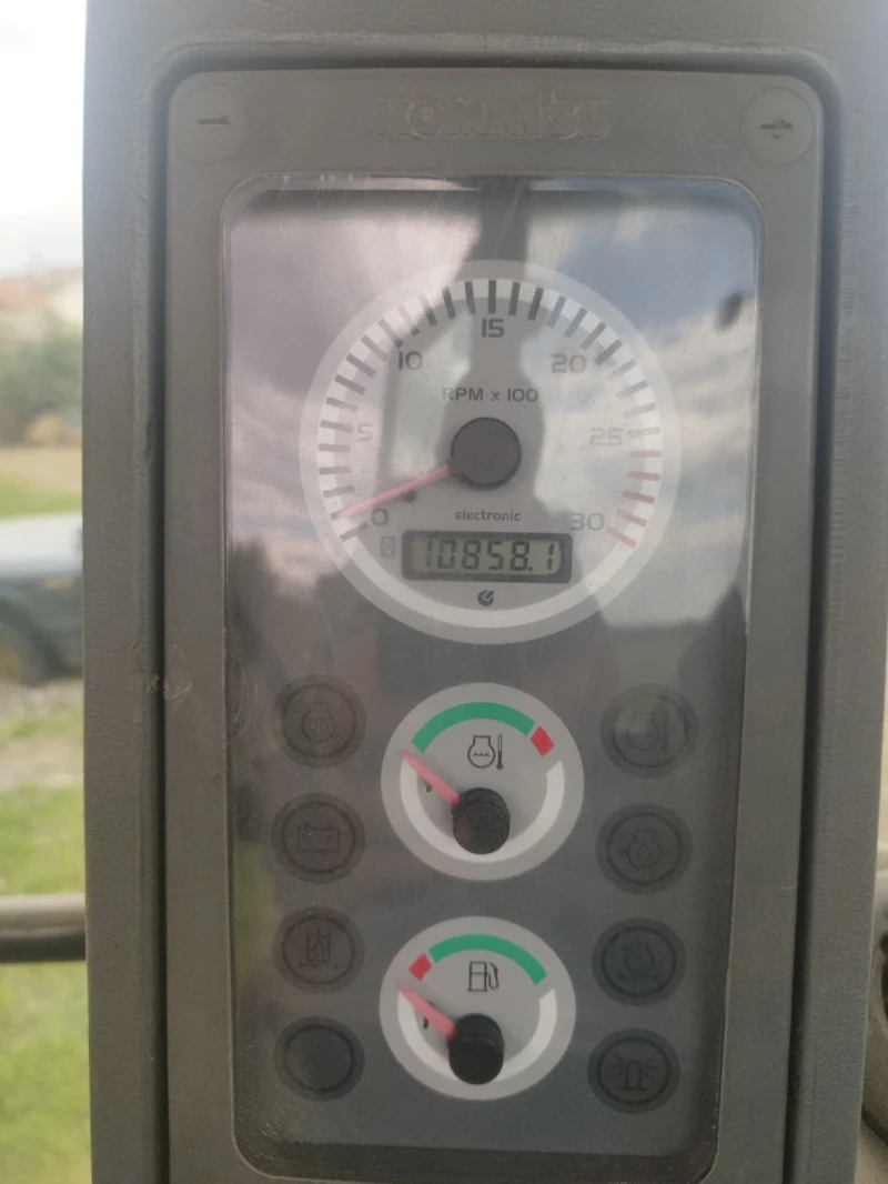 Багер Komatsu WB97R Климатик, снимка 5 - Индустриална техника - 51998851