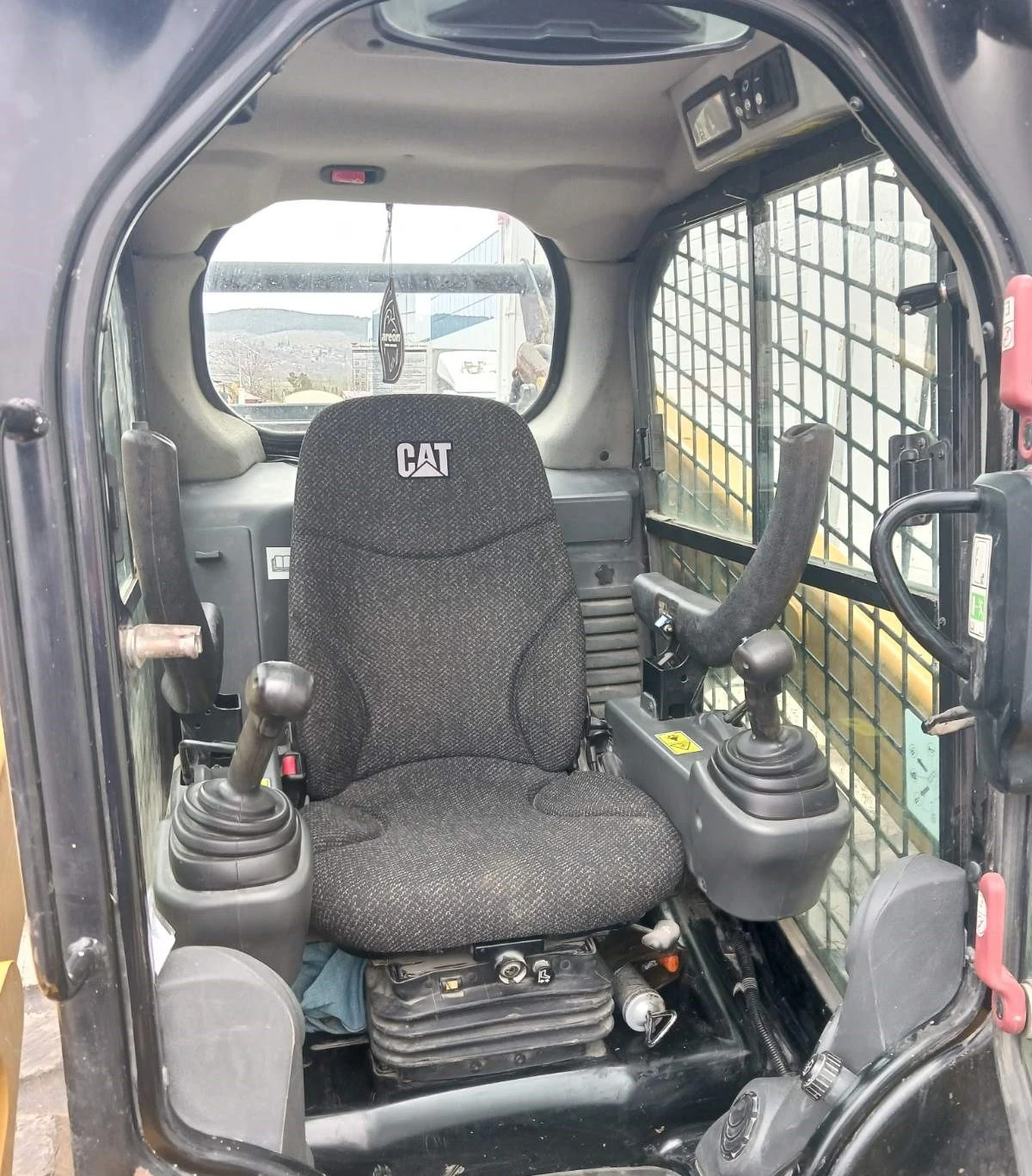 Мини челни товарачи Cat 289D - изображение 9